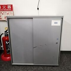 鍵付きキャビネット差し上げます。