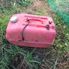 (ジャンク品　横から液がもれます）携行缶