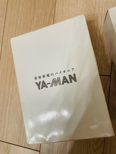 家庭用美容器　トルネードEMSローラー(オーロラ)
