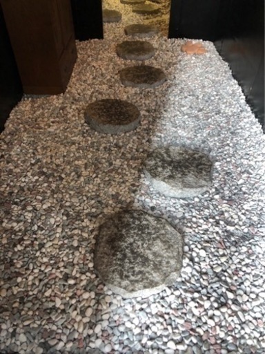 和風玉砂利と御影石9個