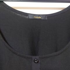 rienda チュニックトップス 黒の画像