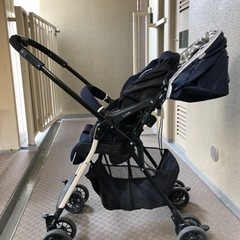 コンビのベビーカーの画像