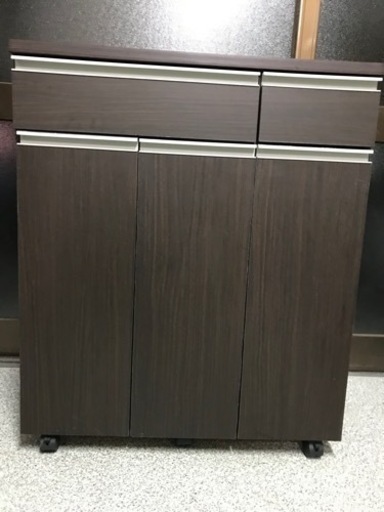 収納棚　ダストボックス　キャスター付き