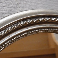 縦30センチ程の洋風かがみの画像