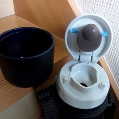 未使用の水筒1ℓの画像