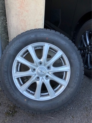 ほぼ新品スタッドレスタイヤホイール付