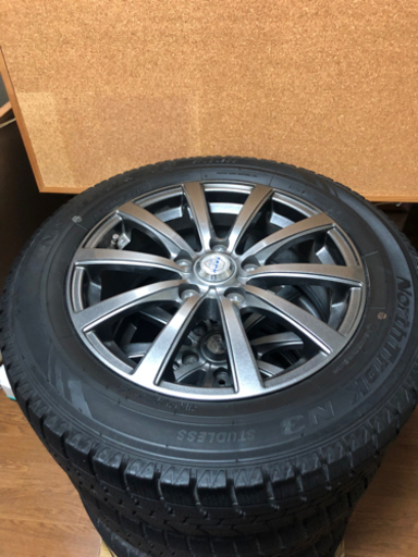 中古スタッドレスタイヤノア、ヴォクシー、セレナなど205-60/16