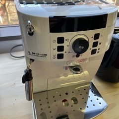 エントリーモデル】デロンギ(DeLonghi) 全自動コーヒーメーカー マグニフィカS ミルク泡立て:手動 ホワイト 