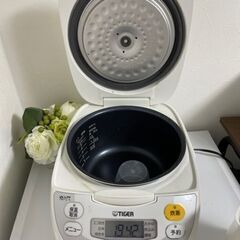 タイガー炊飯器 5.5合炊き JBHG1 マイコン炊飯ジャー炊きたて　#202の画像