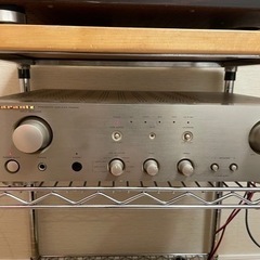 レコードプレーヤー、アンプ、ステレオの画像
