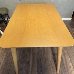 ダイニングテーブル　差し上げます。