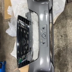 　NV350キャラバン　フロントバンパー フロントグリル 中古品