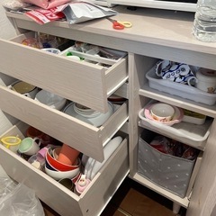食器棚　カップボードの画像