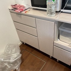食器棚　カップボード