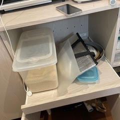 食器棚　カップボードの画像