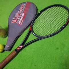 テニスラケット２本+テニスボール１４個の画像