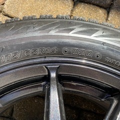 12/28まで出品　タイヤ、ホイールともにほぼ新品　タイヤバリ山　スタッドレスタイヤホイールセット  14インチ　175/65/14 の画像