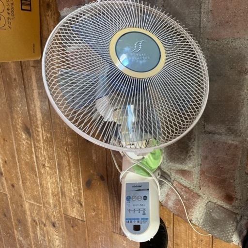 壁掛け扇風機