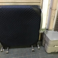 ※一旦受付停止※★色々★無料★ 折りたたみベッド、こたつ、鳩防止ネットなどの画像