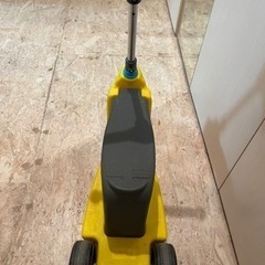 子供用　キックボード　黄色　の画像