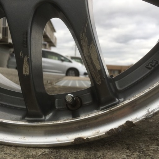 車のホイールです。