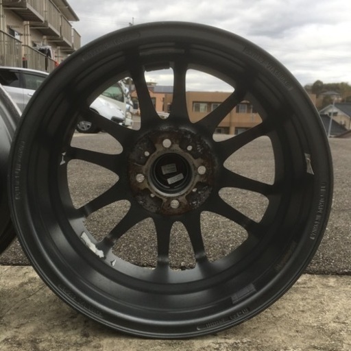 車のホイールです。