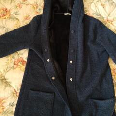 フードつきコート　紺色の画像