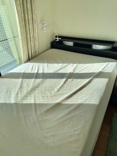 【値下げ中】ダブルベッド　マットレスやカバーも全てセットで
