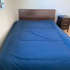 ダブルベッドの画像