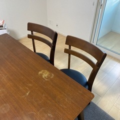ダイニングテーブルの画像