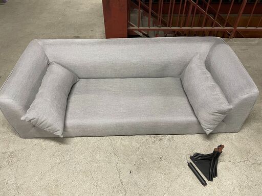 【極美品】2～3人掛けソファー グレー 脚付属 使用感浅 早いもの勝ち! 引取歓迎 配送OK