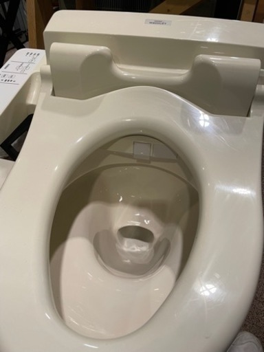 ☆中古品　美品　TOTO ウォシュレット付きトイレ　モデルルームにて使用して多分です☆