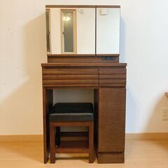 木製のドレッサー