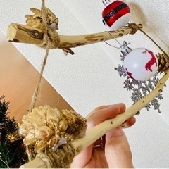 ゴールドの松ぼっくり　流木ツリー♪ ハンドメイド　壁掛けの画像