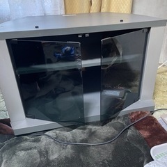 かなり古いテレビ台