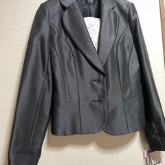 新品 スカートスーツ お譲り先決定しました