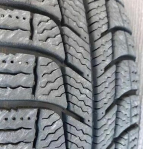 スタッドレスタイヤ　ホイール付き　175/65R15