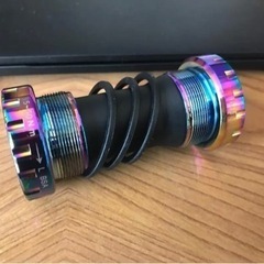 シマノ用のBB(ボトムブラケット) 虹色でオシャレなデザイン！