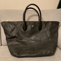 POUR La VICTORE レザーの大きいトートバック