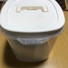 新品未使用品お米ストッカー10キロの画像