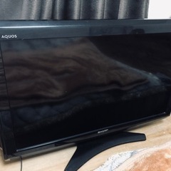 テレビとテレビ台がセットです