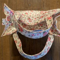 cath kidston　花柄のバッグの画像