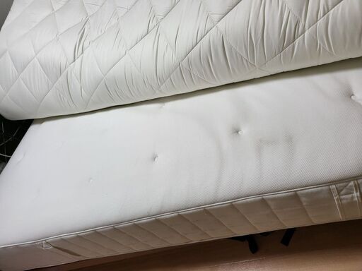 ほとんど使用していないダブルベッド+ベッドマットです