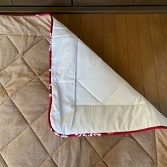 厚手のラグ　こたつの固わた敷布団　キルティング製品の画像