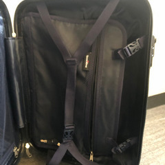 無料で譲ります キャリーケース 4輪 白 訳ありの画像