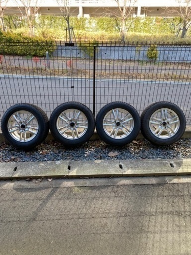 スタッドレスホイール付きセット　アクア　ヴィッツ　フィールダー