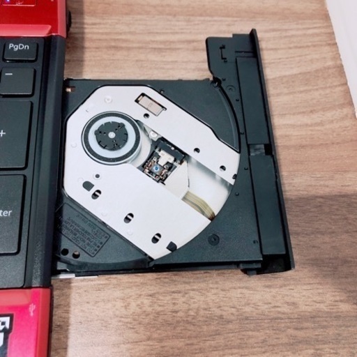 No.579 レッド好きに是非使ってもらいたい♪光沢ノートパソコン