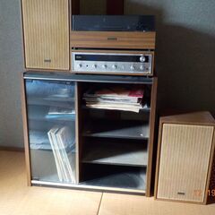 レコード機器とスピーカ、棚、レコード、一式さしあげます。の画像
