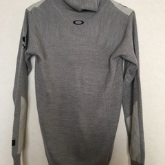 オークリー　タートルネック　ゴルフウェアの画像