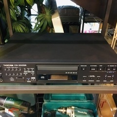 中古品 TASCAM 業務用CDプレーヤー
